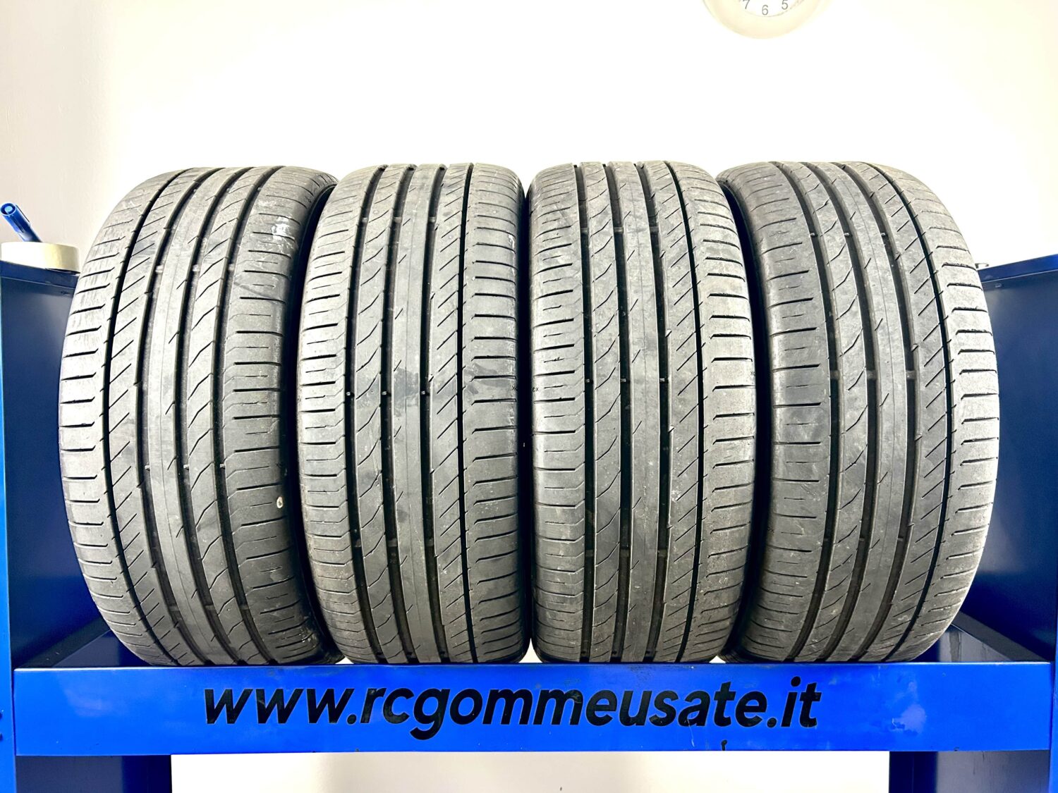 Continental 235/45 R18 94V