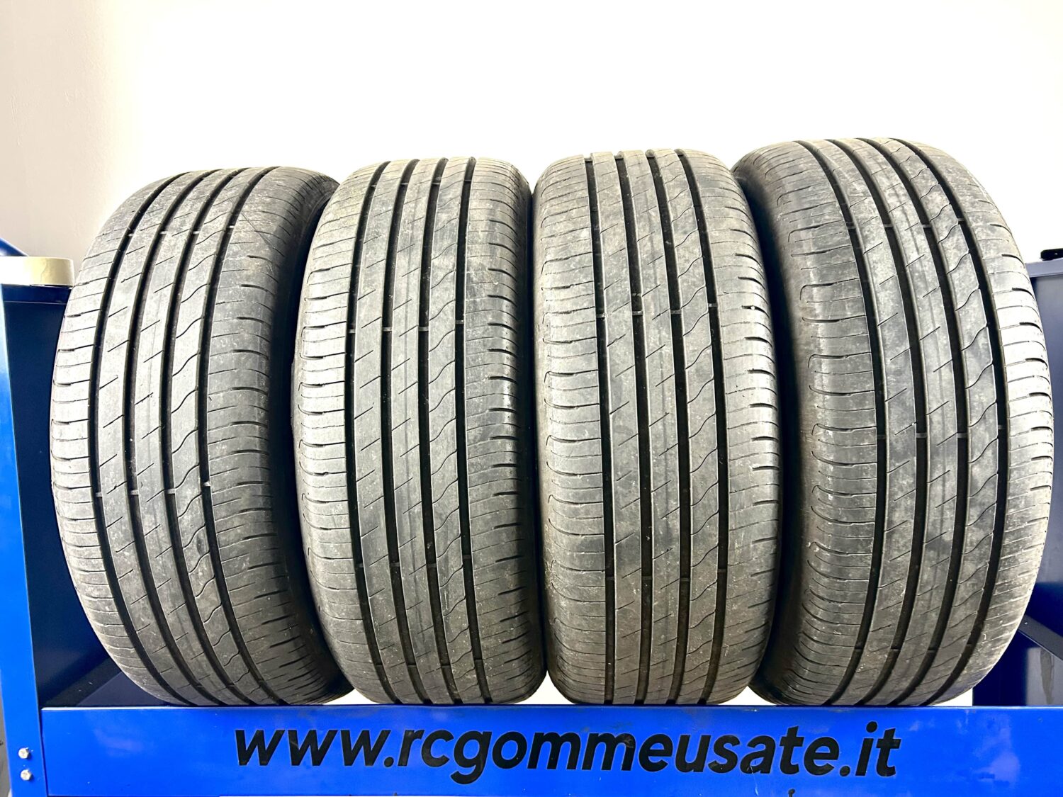 Goodyear 215/55 R17 98W