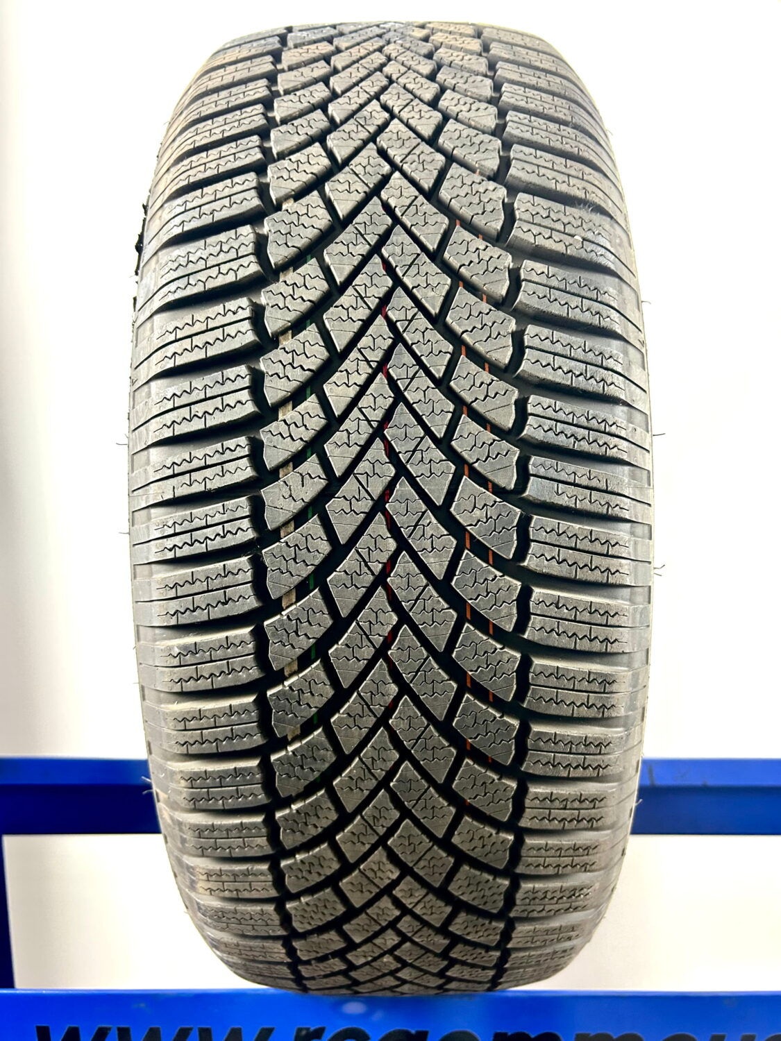 Bridgestone 235/50 R20 100t M+S invernali - immagine 2