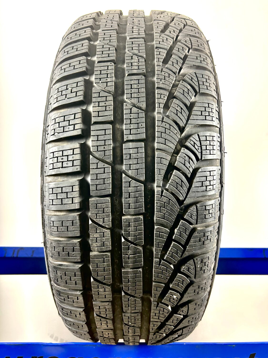 Pirelli 215/45 R18 93V M+S invernali - immagine 2