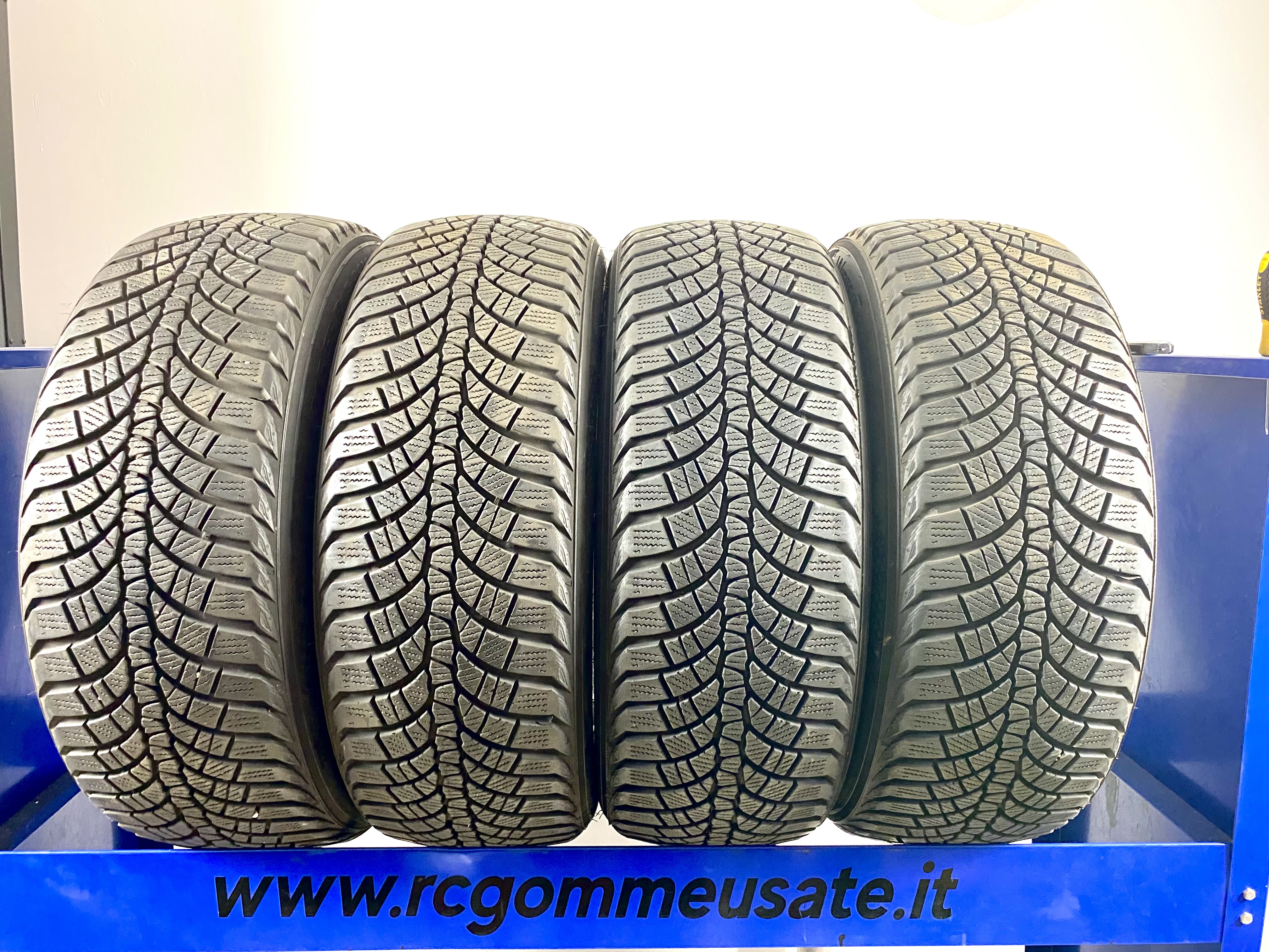 Kumho 215/55 R17 98V M+S invernali