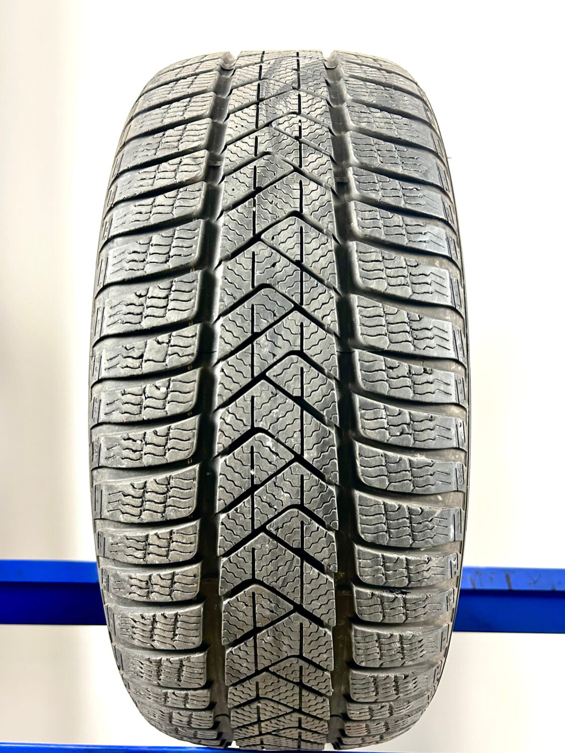 Pirelli 225/40 R19 93H M+S invernali - immagine 2