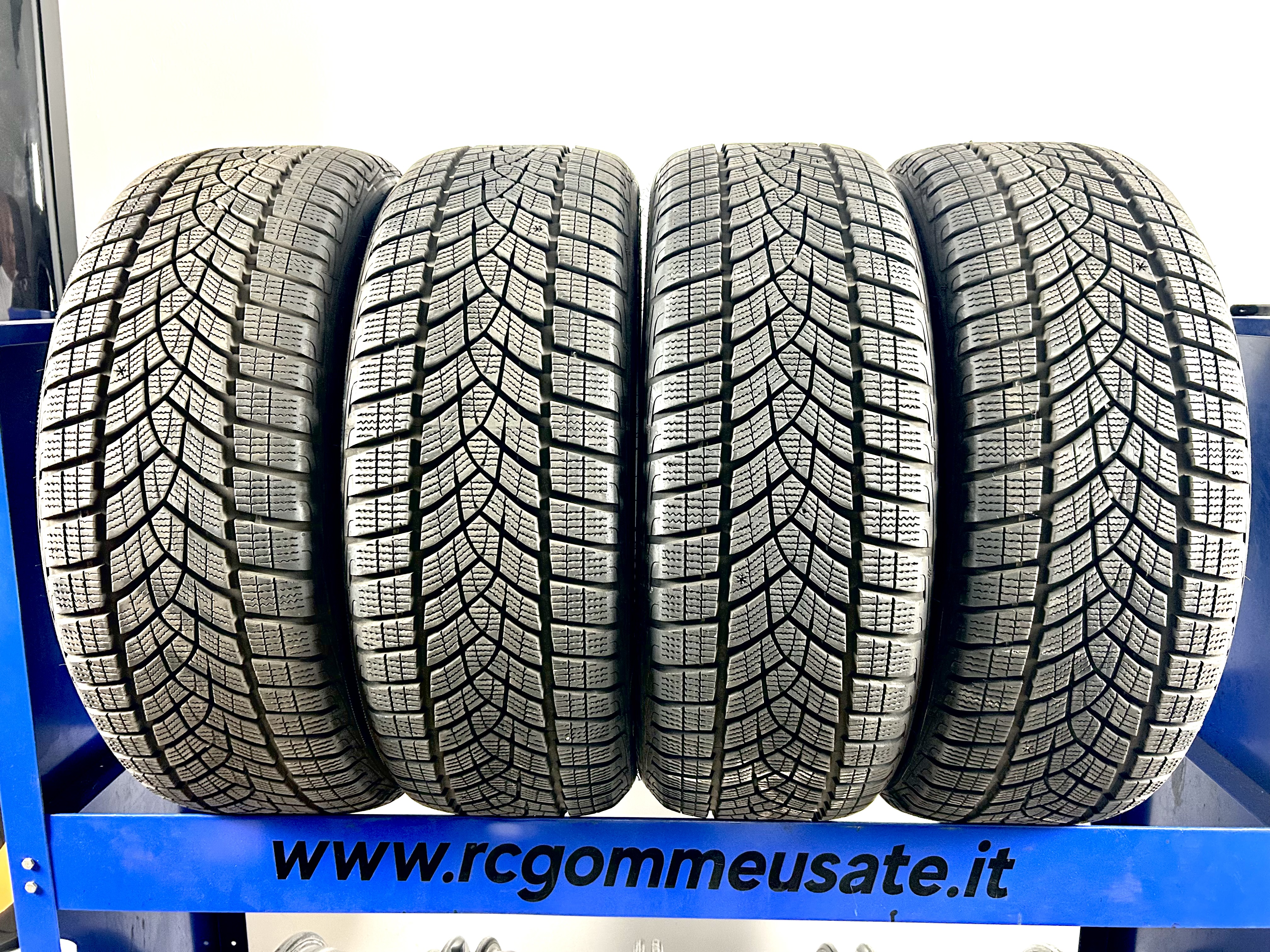 Goodyear 215/50 R19 93T M+S invernali 95% 220€ ebay